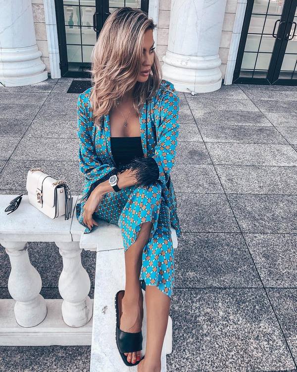 Des arcs spectaculaires avec un costume femme printemps-été 2026 - de nouvelles idées d'images printemps-été