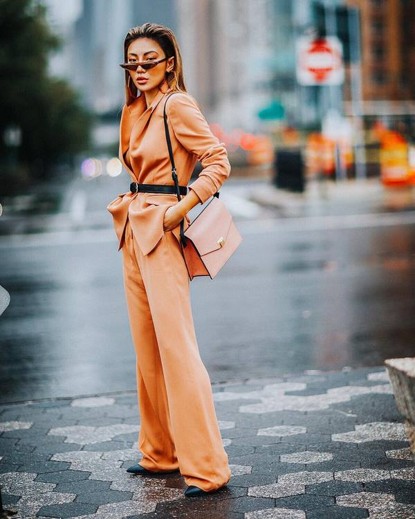 Des arcs spectaculaires avec un costume femme printemps-été 2026 - de nouvelles idées d'images printemps-été