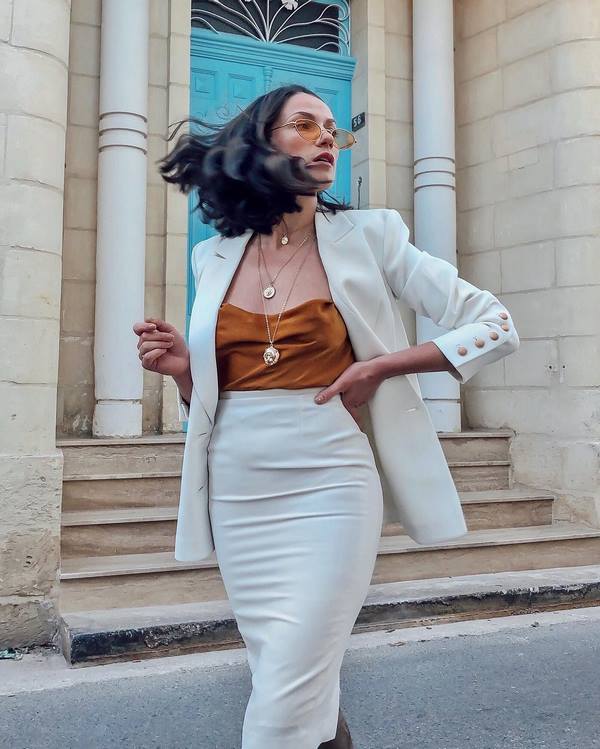 Des arcs spectaculaires avec un costume femme printemps-été 2026 - de nouvelles idées d'images printemps-été