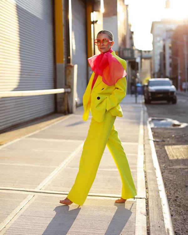 Des arcs spectaculaires avec un costume femme printemps-été 2026 - de nouvelles idées d'images printemps-été