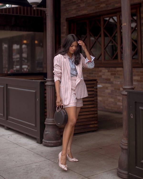 Des arcs spectaculaires avec un costume femme printemps-été 2026 - de nouvelles idées d'images printemps-été