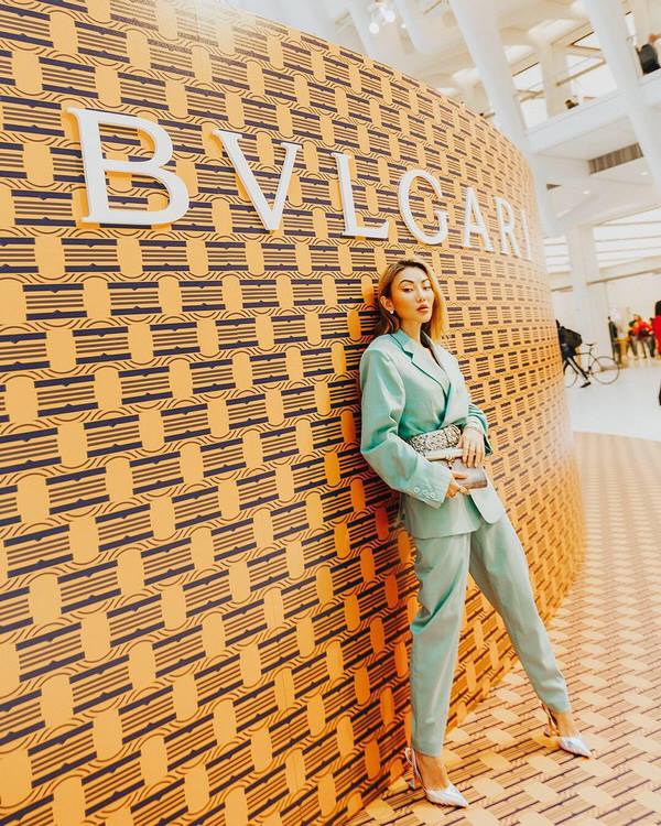 Des arcs spectaculaires avec un costume femme printemps-été 2026 - de nouvelles idées d'images printemps-été