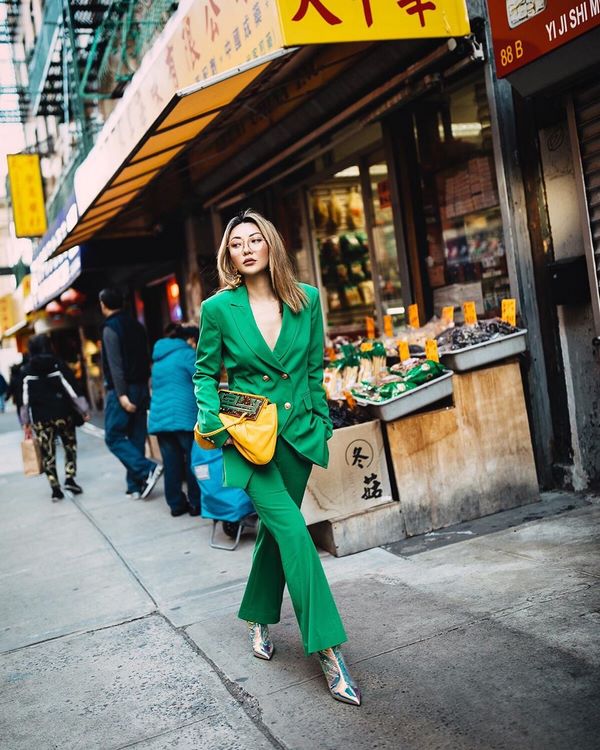 Des arcs spectaculaires avec un costume femme printemps-été 2026 - de nouvelles idées d'images printemps-été