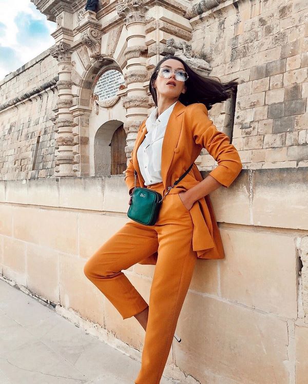 Des arcs spectaculaires avec un costume femme printemps-été 2026 - de nouvelles idées d'images printemps-été