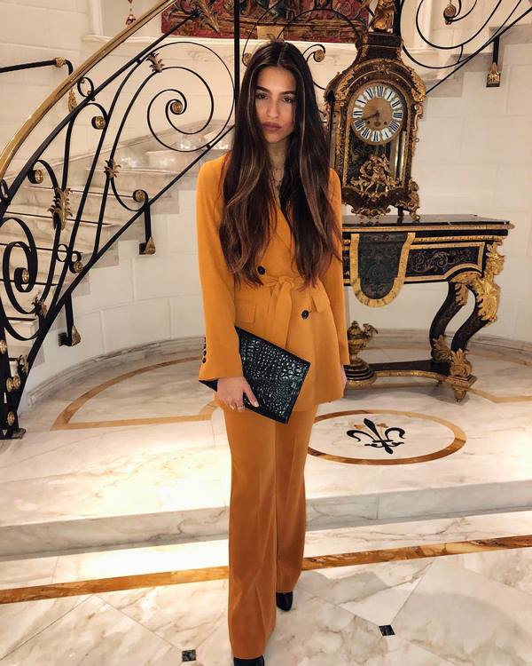 Des arcs spectaculaires avec un costume femme printemps-été 2026 - de nouvelles idées d'images printemps-été