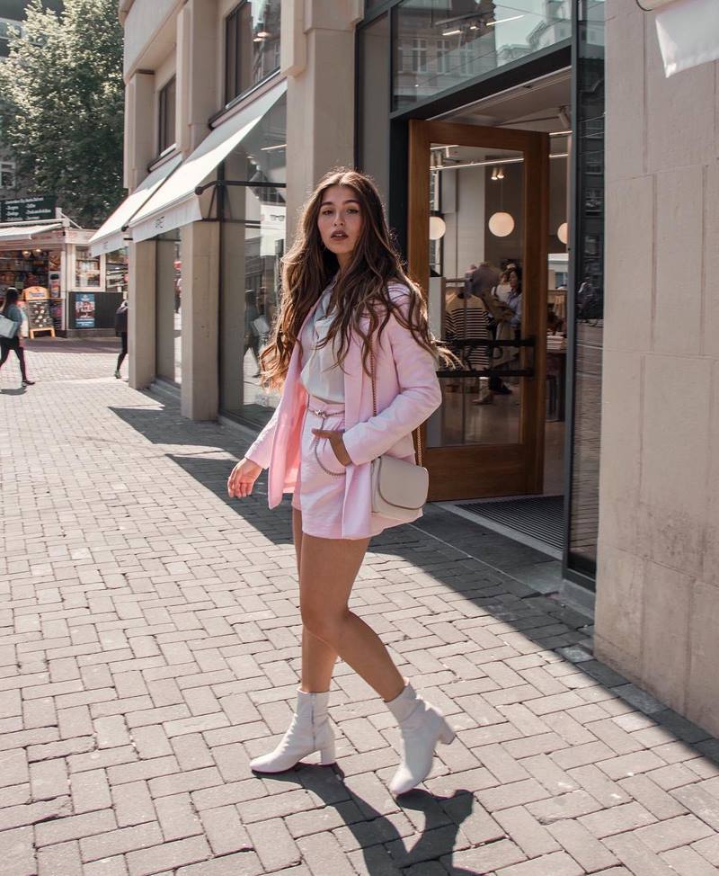 اتجاهات الموضة لربيع 2026 - اكتشف ما سيكون مناسبًا في موسم الموضة الجديد