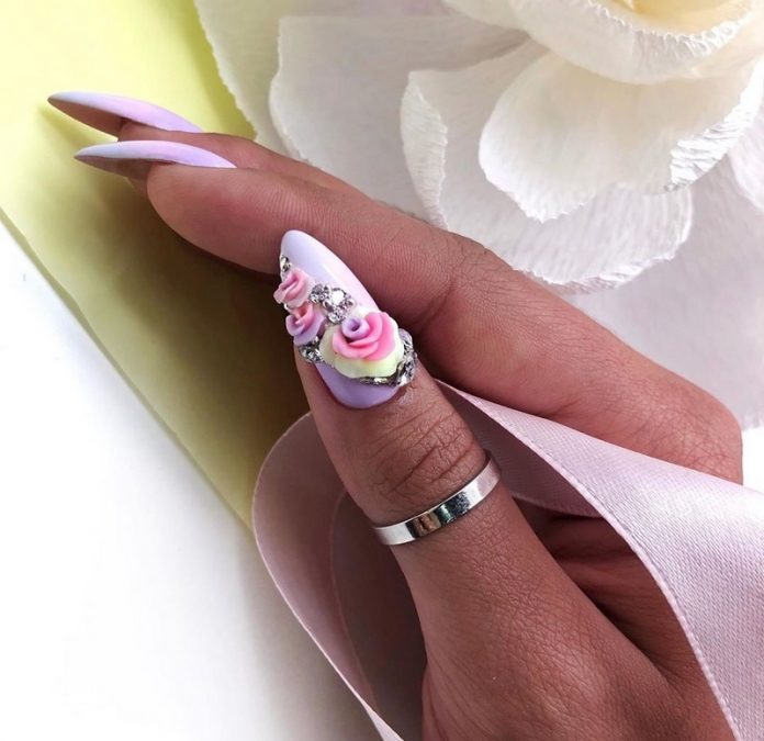 manikyur-na-vypusknoj (5) TOP 10 des idées de manucure de graduation 2025-2026: manucure impressionnante à la remise des diplômes - photo