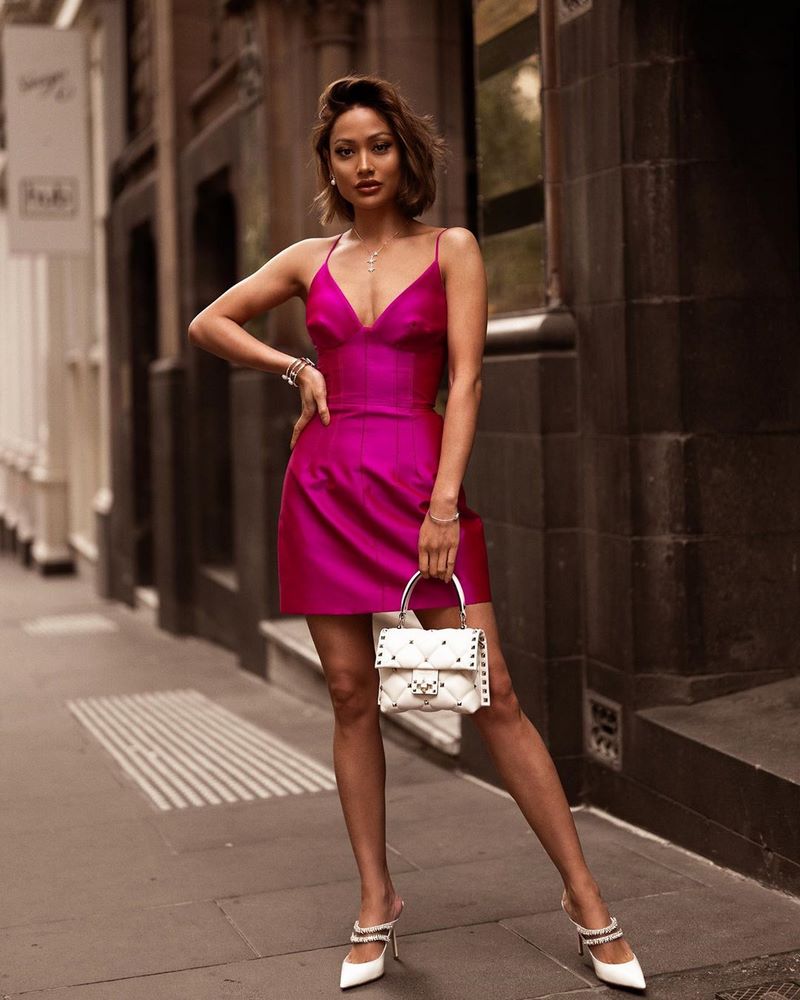 Abiti di raso affascinanti 2025-2026. I migliori nuovi abiti luccicanti e scintillanti