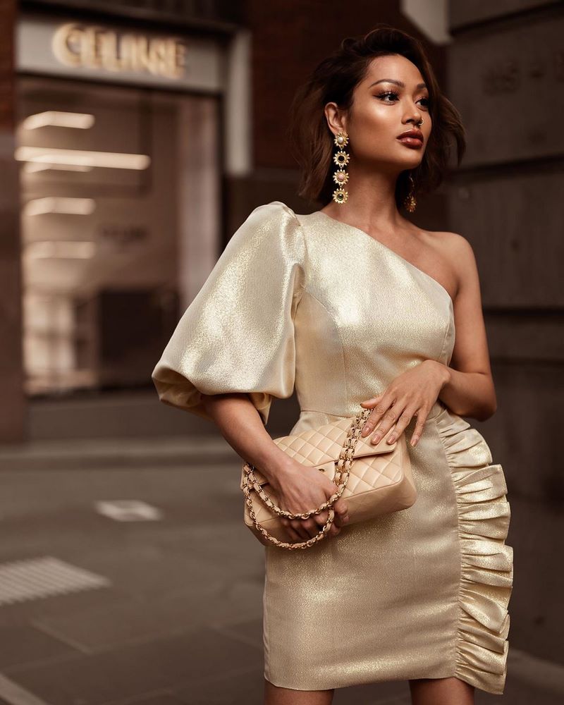 Abiti di raso affascinanti 2025-2026. I migliori nuovi abiti luccicanti e scintillanti