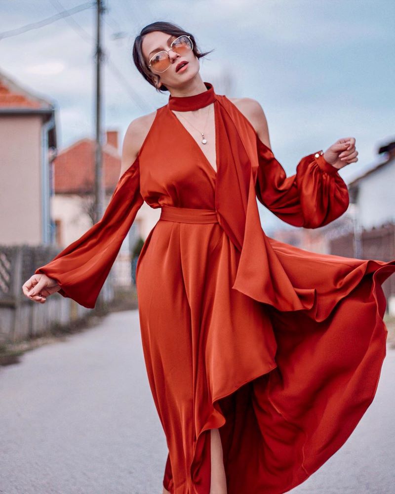 Abiti di raso affascinanti 2025-2026. I migliori nuovi abiti luccicanti e scintillanti