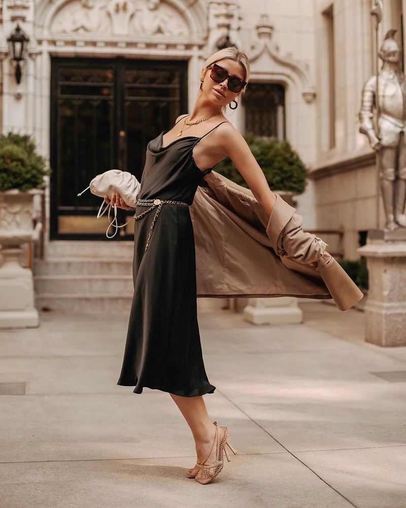 Abiti di raso affascinanti 2025-2026. I migliori nuovi abiti luccicanti e scintillanti