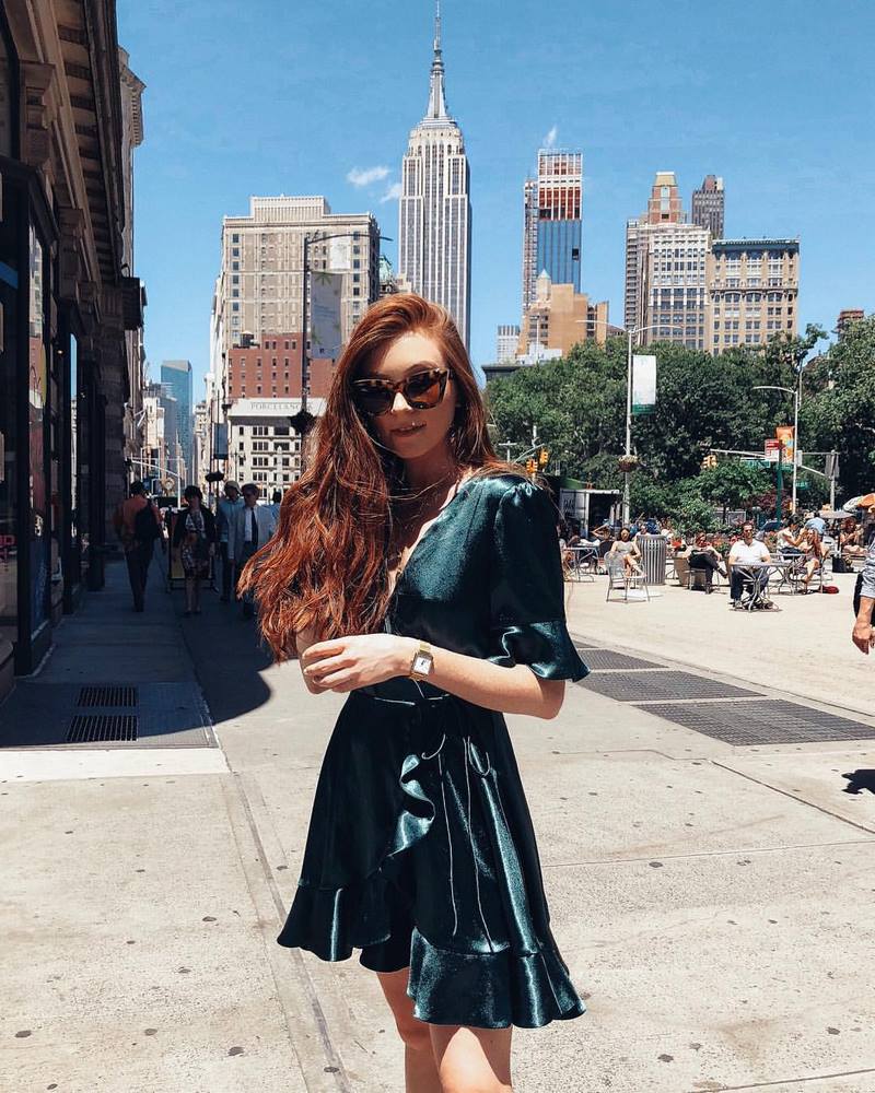 Abiti di raso affascinanti 2025-2026. I migliori nuovi abiti luccicanti e scintillanti