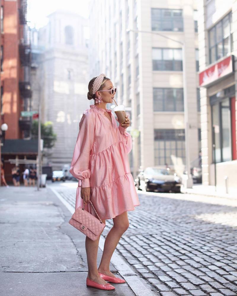 Abiti di raso affascinanti 2025-2026. I migliori nuovi abiti luccicanti e scintillanti