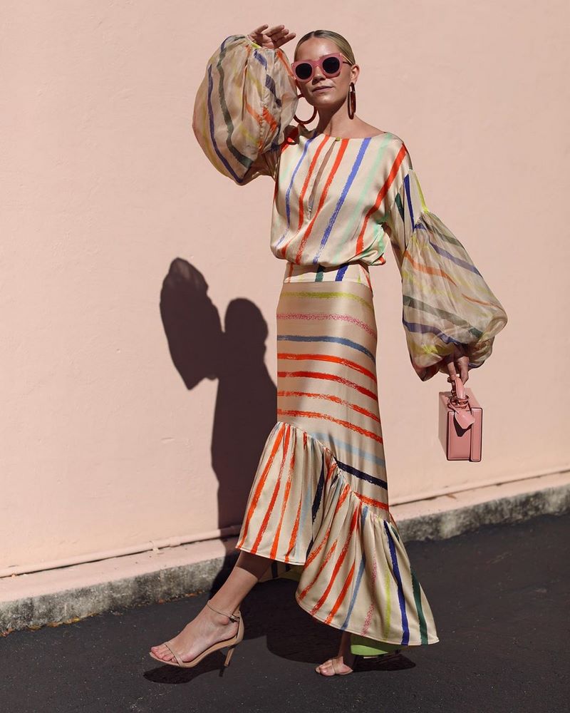 Abiti di raso affascinanti 2025-2026. I migliori nuovi abiti luccicanti e scintillanti