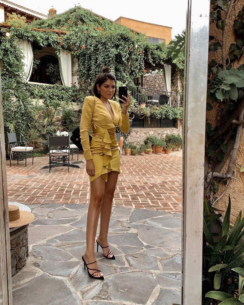 Abiti di raso affascinanti 2025-2026. I migliori nuovi abiti luccicanti e scintillanti