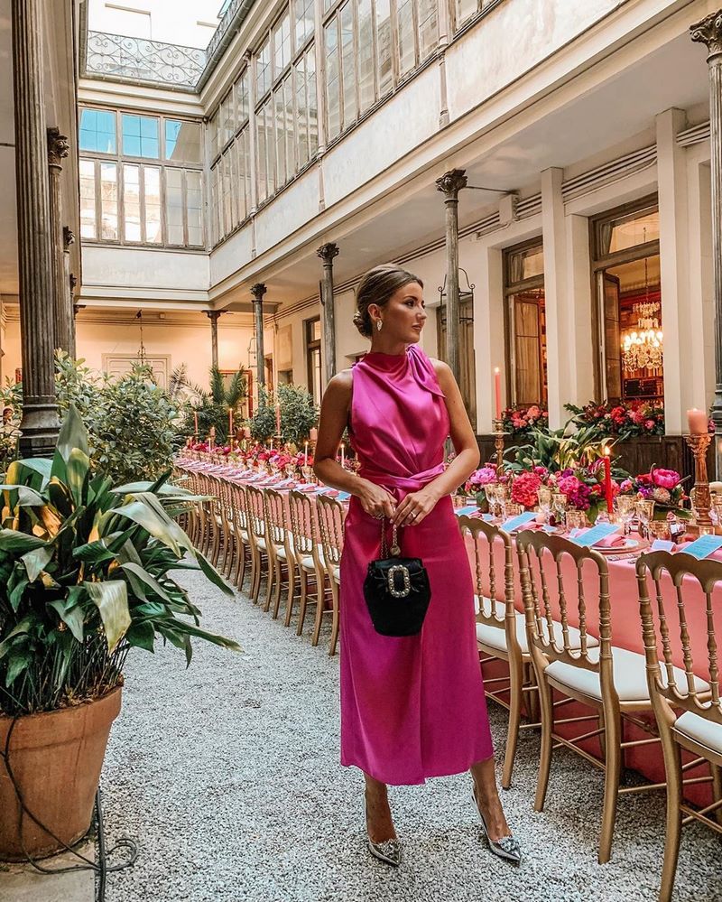 Abiti di raso affascinanti 2025-2026. I migliori nuovi abiti luccicanti e scintillanti