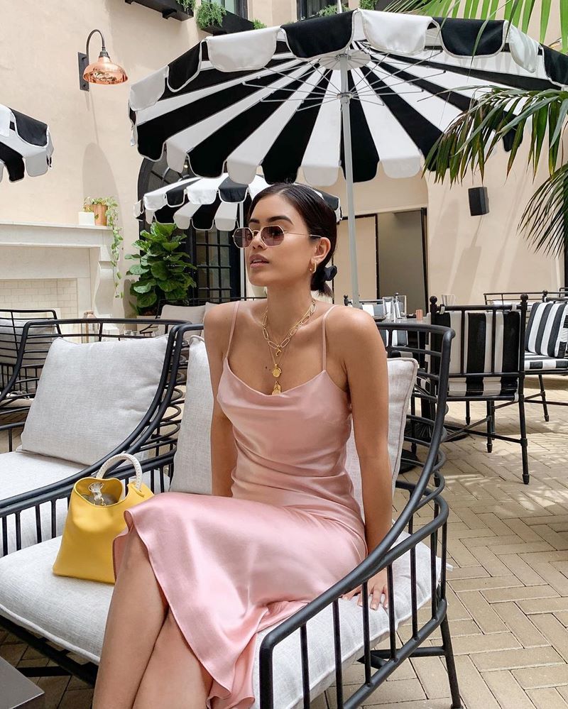 Abiti di raso affascinanti 2025-2026. I migliori nuovi abiti luccicanti e scintillanti