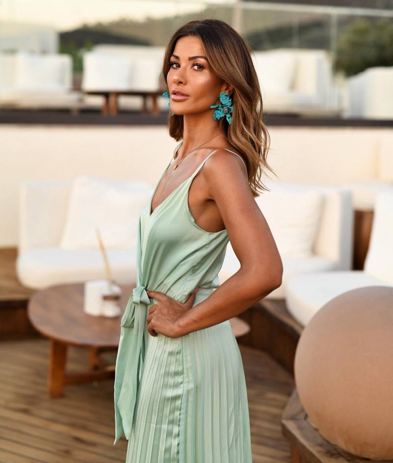 Abiti di raso affascinanti 2025-2026. I migliori nuovi abiti luccicanti e scintillanti