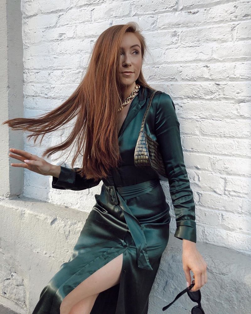 Abiti di raso affascinanti 2025-2026. I migliori nuovi abiti luccicanti e scintillanti