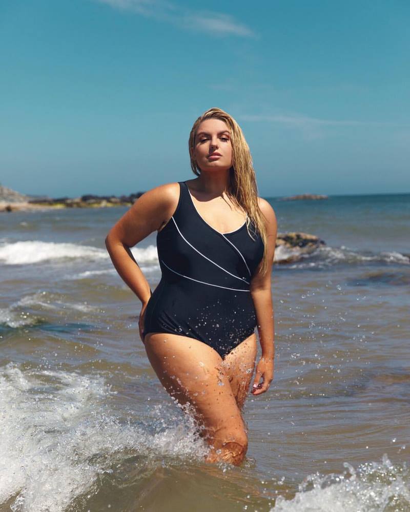 De beaux maillots de bain pour toute la période 2025-2026. Nouveaux modèles et tendances