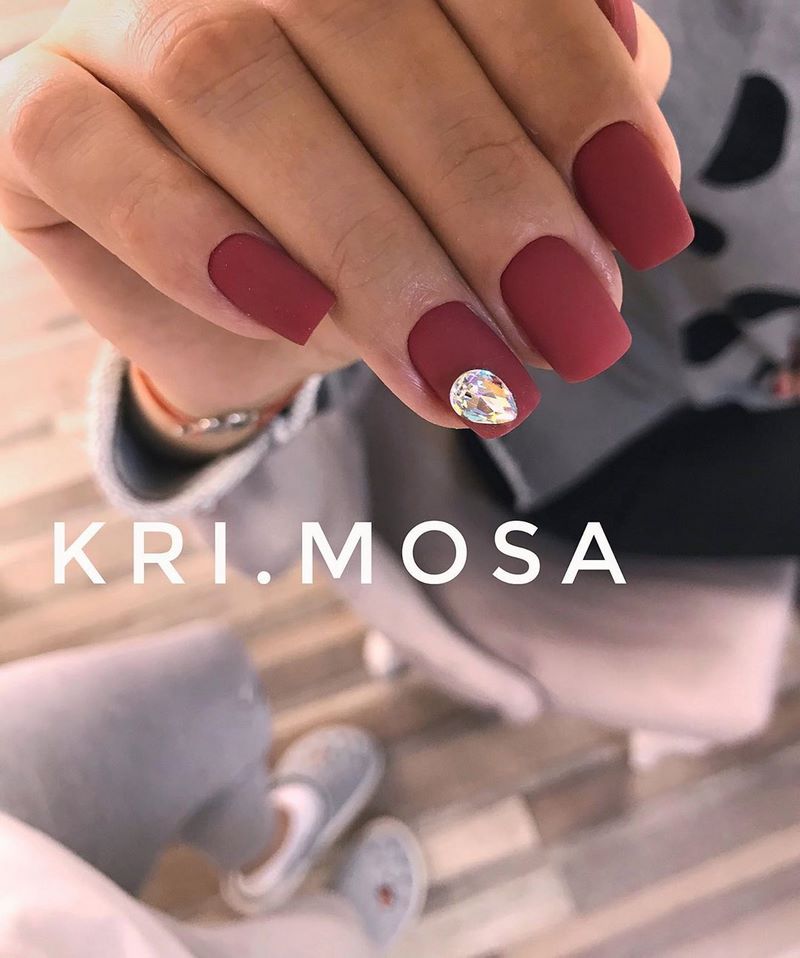 مانيكير بورجوندي الساحر 2025-2026 في الأساليب والأساليب الجديدة