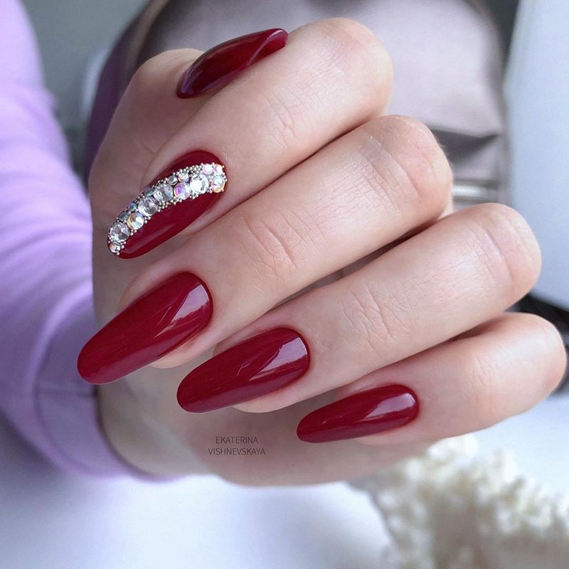 مانيكير بورجوندي الساحر 2025-2026 في الأساليب والأساليب الجديدة