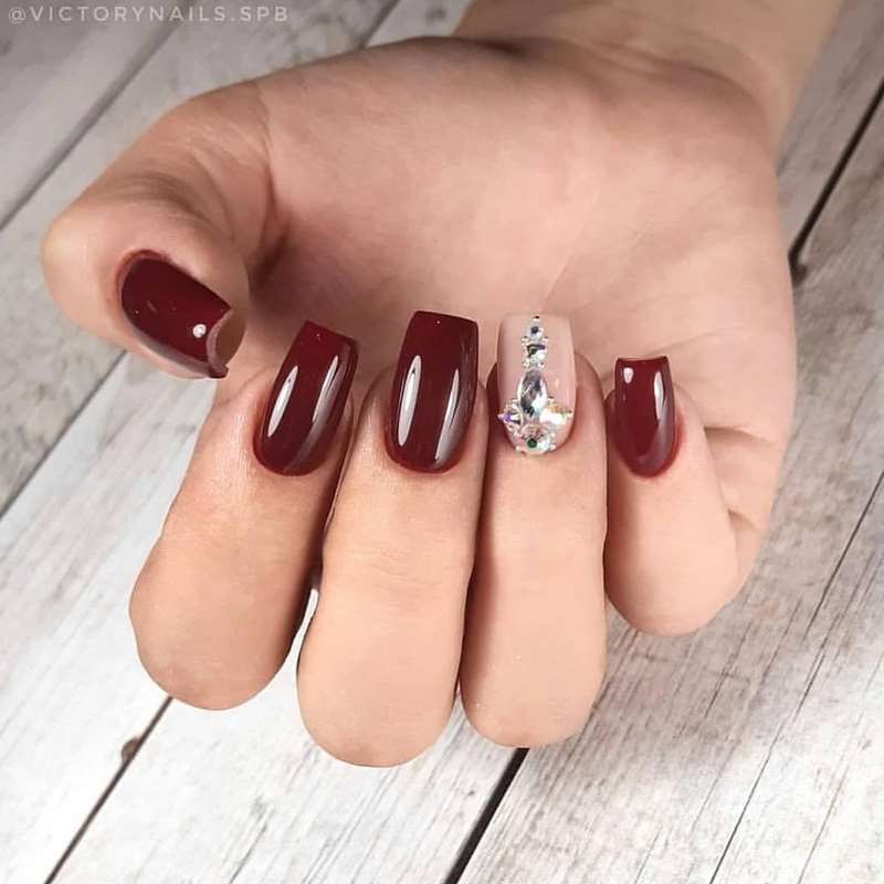 مانيكير بورجوندي الساحر 2025-2026 في الأساليب والأساليب الجديدة