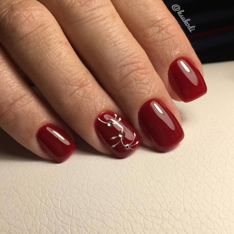 مانيكير بورجوندي الساحر 2025-2026 في الأساليب والأساليب الجديدة