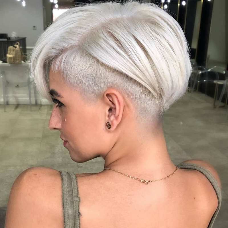 Coupes de cheveux courtes originales pour femmes 2025-2026: photos, idées de coupes courtes