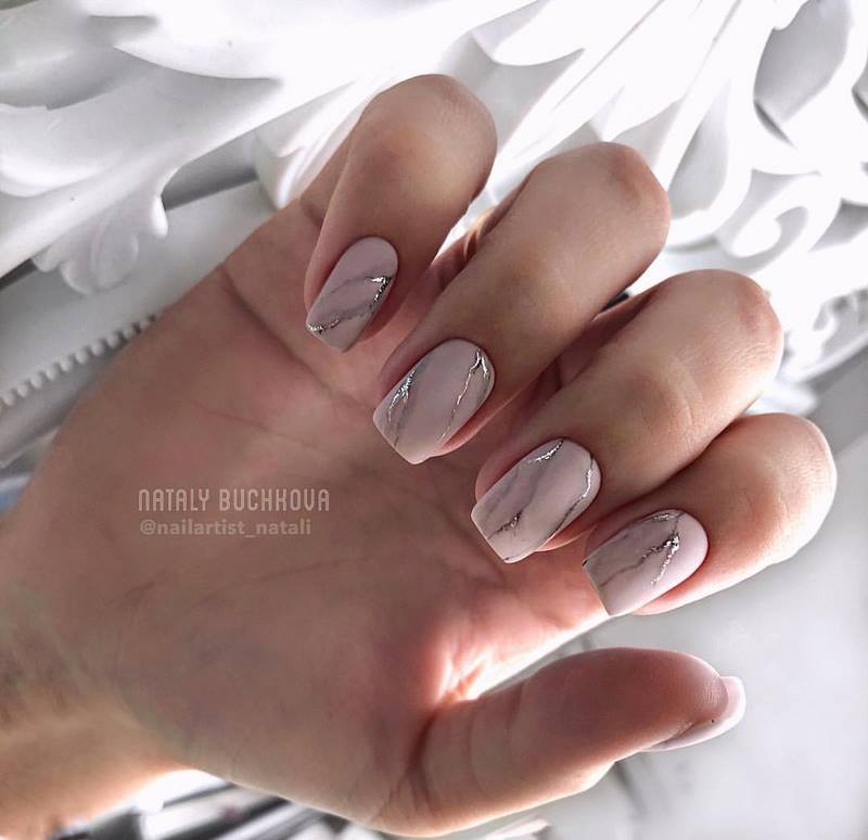 Idées créatives pour la manucure en marbre 2025-2026: des nouveautés en matière de design