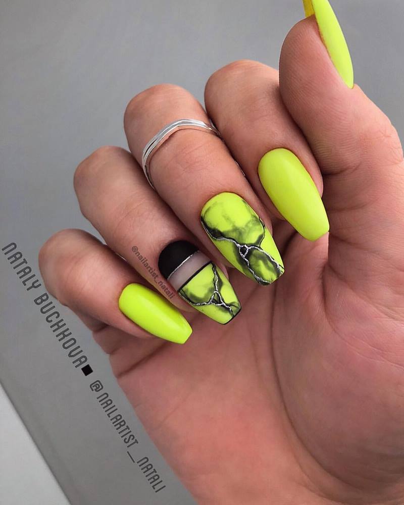 Idées créatives pour la manucure en marbre 2025-2026: des nouveautés en matière de design