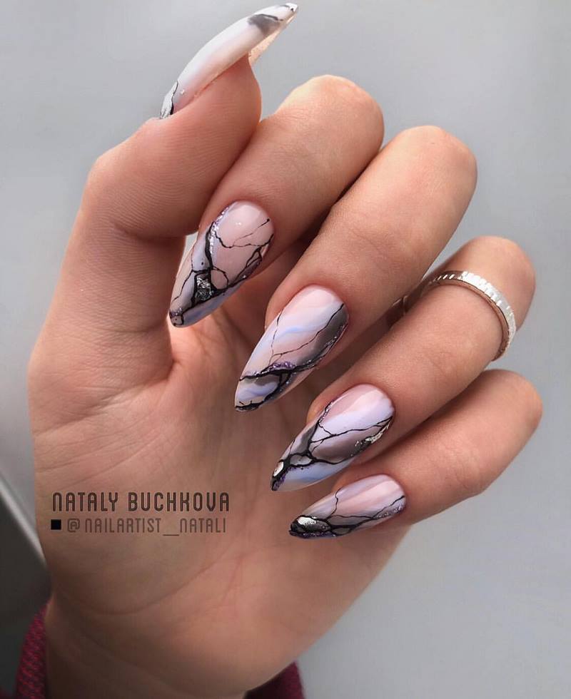 Idées créatives pour la manucure en marbre 2025-2026: des nouveautés en matière de design