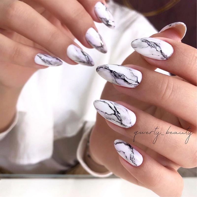 Idées créatives pour la manucure en marbre 2025-2026: des nouveautés en matière de design