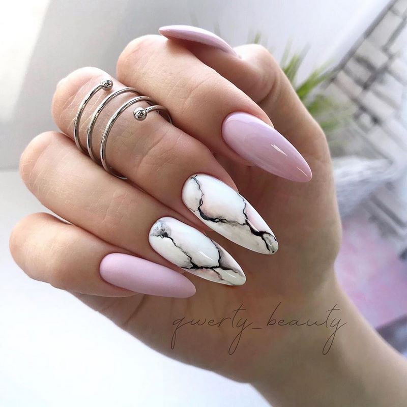 Idées créatives pour la manucure en marbre 2025-2026: des nouveautés en matière de design