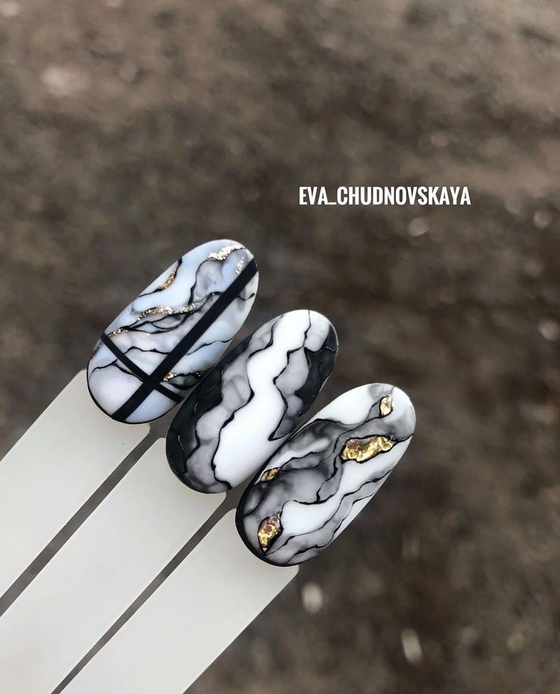 Idées créatives pour la manucure en marbre 2025-2026: des nouveautés en matière de design