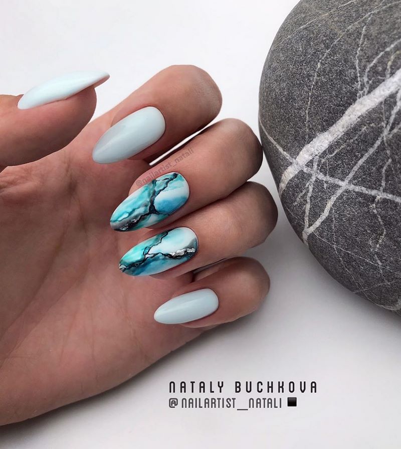 Idées créatives pour la manucure en marbre 2025-2026: des nouveautés en matière de design