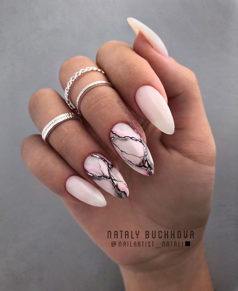 Idées créatives pour la manucure en marbre 2025-2026: des nouveautés en matière de design