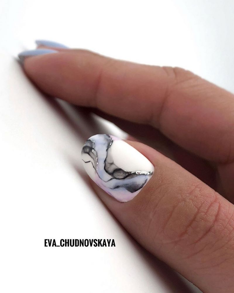 Idées créatives pour la manucure en marbre 2025-2026: des nouveautés en matière de design