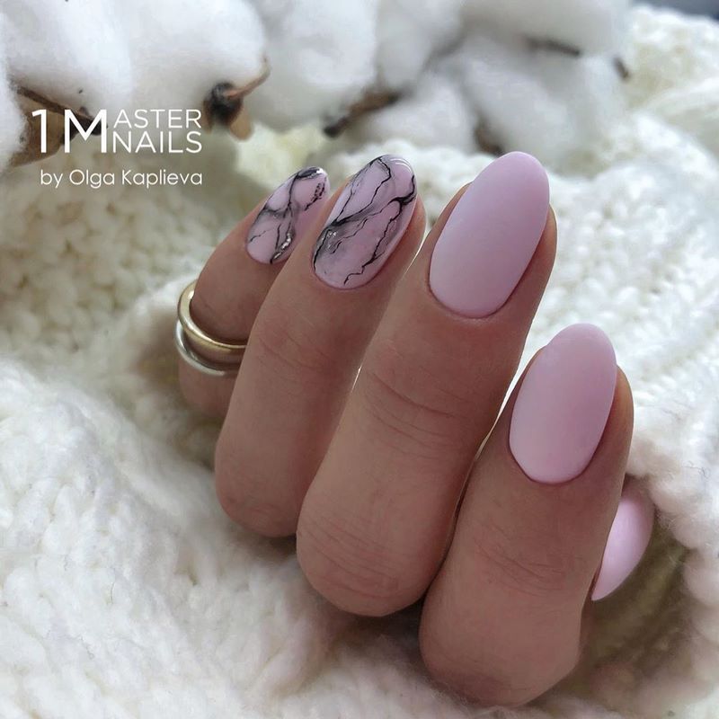 Idées créatives pour la manucure en marbre 2025-2026: des nouveautés en matière de design