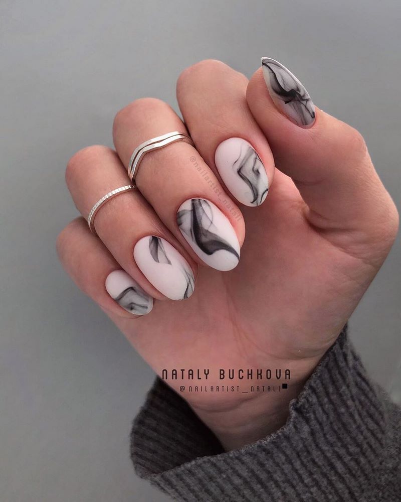 Idées créatives pour la manucure en marbre 2025-2026: des nouveautés en matière de design