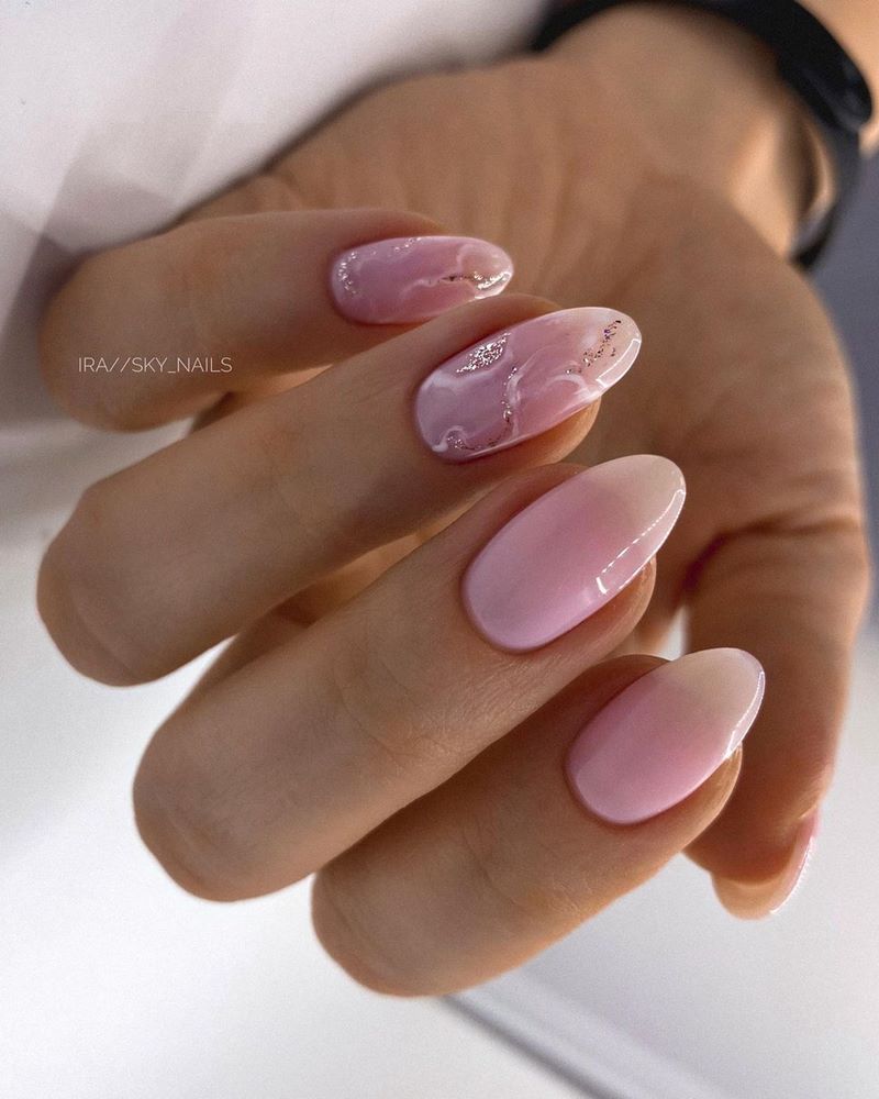 Idées créatives pour la manucure en marbre 2025-2026: des nouveautés en matière de design