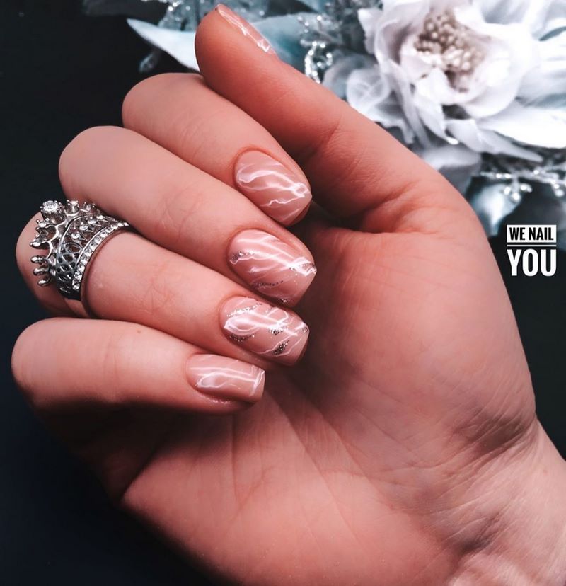 Idées créatives pour la manucure en marbre 2025-2026: des nouveautés en matière de design