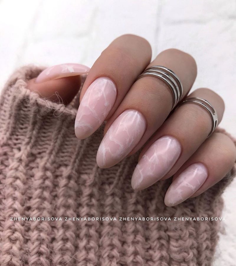 Idées créatives pour la manucure en marbre 2025-2026: des nouveautés en matière de design