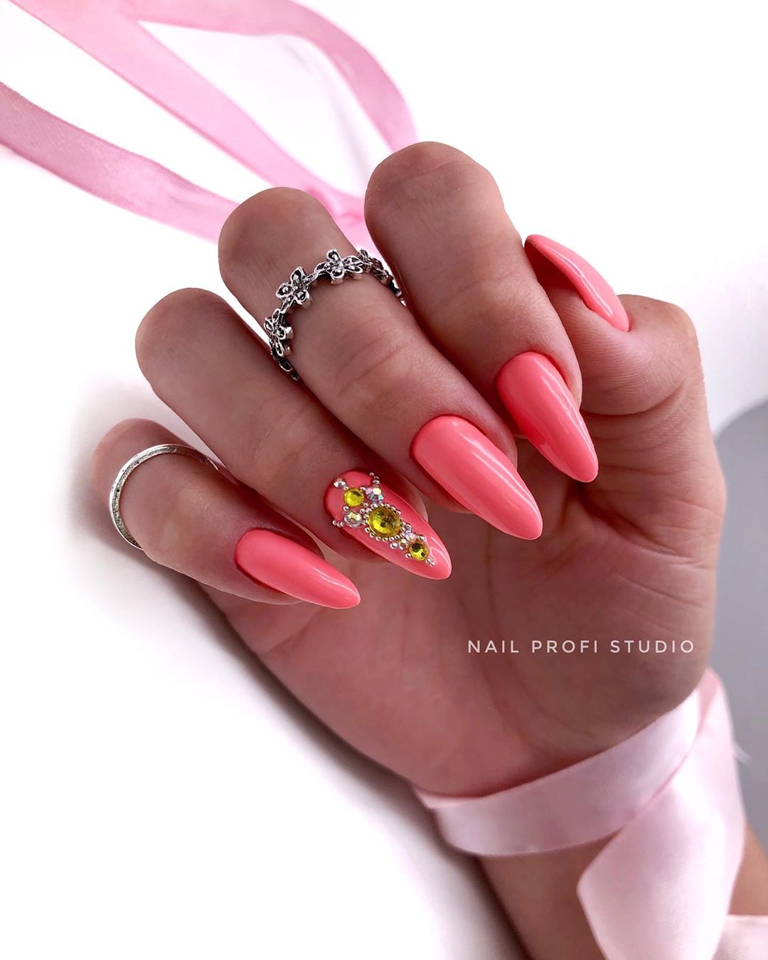 Les plus belles tendances de manucure de la saison 2025-2026: les meilleurs nouveaux produits, les meilleures idées de la photo