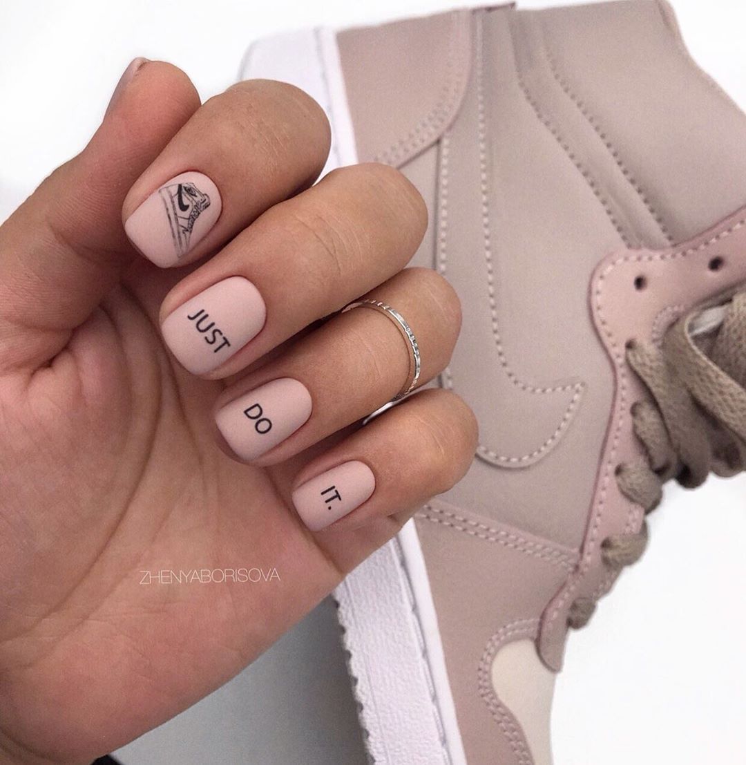 Les plus belles tendances de manucure de la saison 2025-2026: les meilleurs nouveaux produits, les meilleures idées de la photo