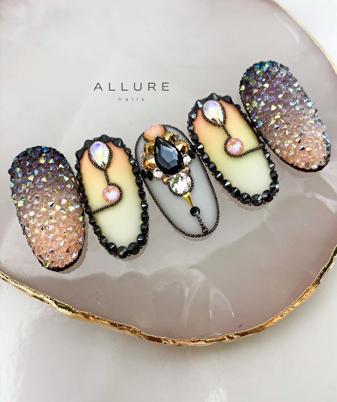 Les plus belles tendances de manucure de la saison 2025-2026: les meilleurs nouveaux produits, les meilleures idées de la photo