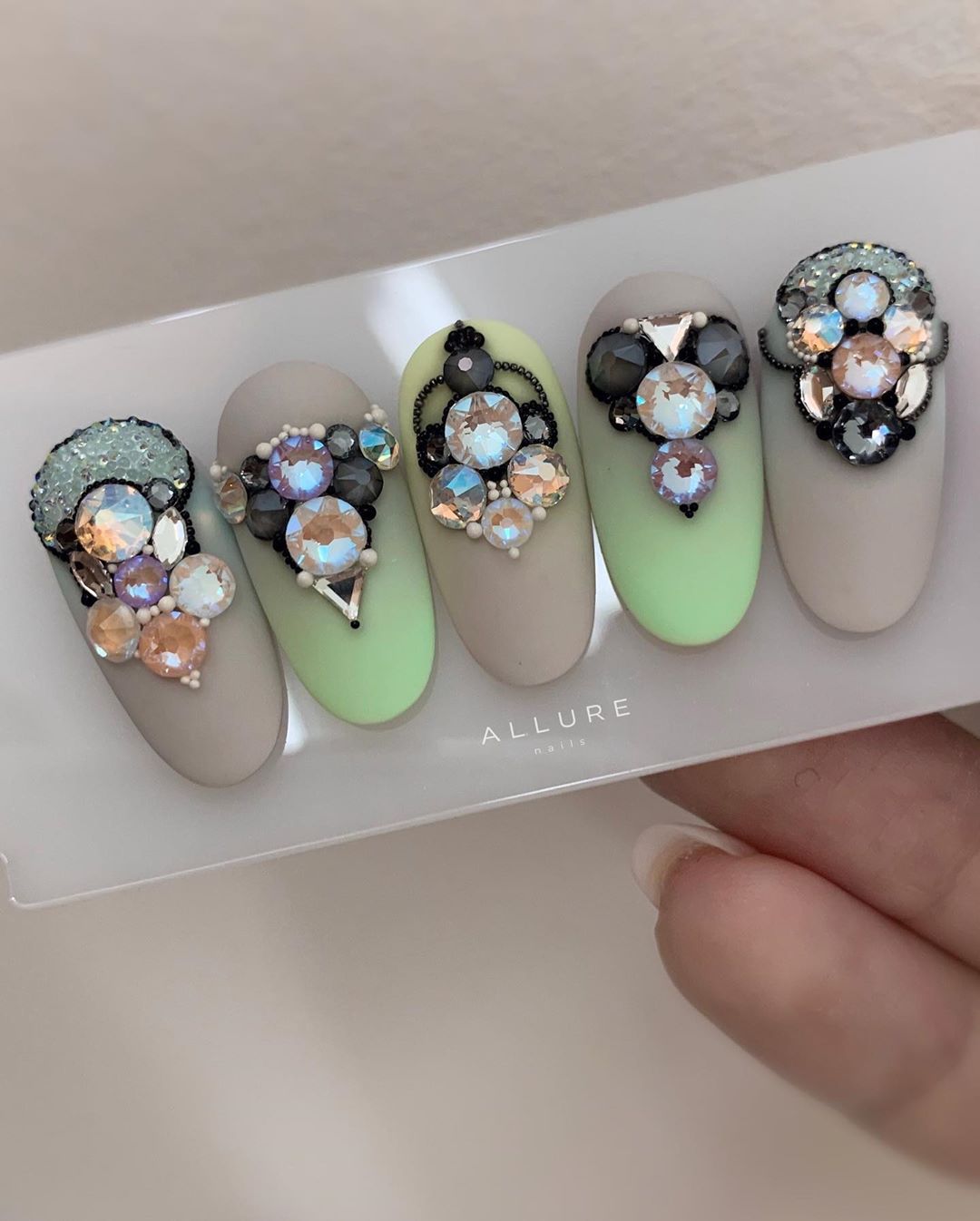 Les plus belles tendances de manucure de la saison 2025-2026: les meilleurs nouveaux produits, les meilleures idées de la photo