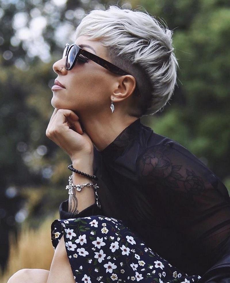 Coupes de cheveux courtes originales pour femmes 2025-2026: photos, idées de coupes courtes