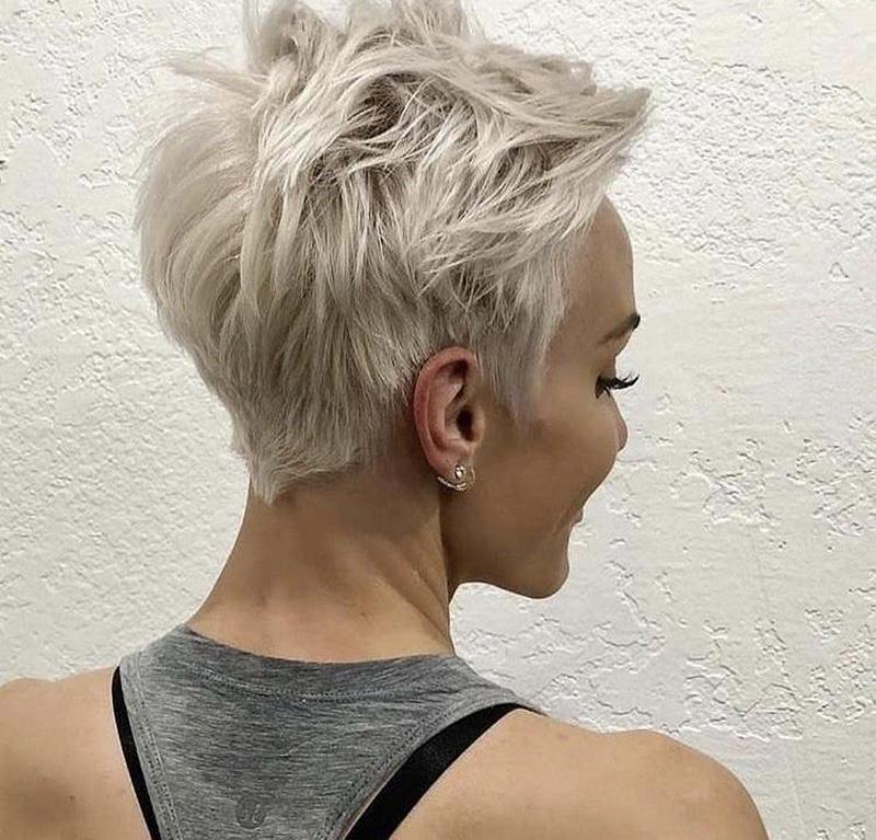 Coupes de cheveux courtes originales pour femmes 2025-2026: photos, idées de coupes courtes