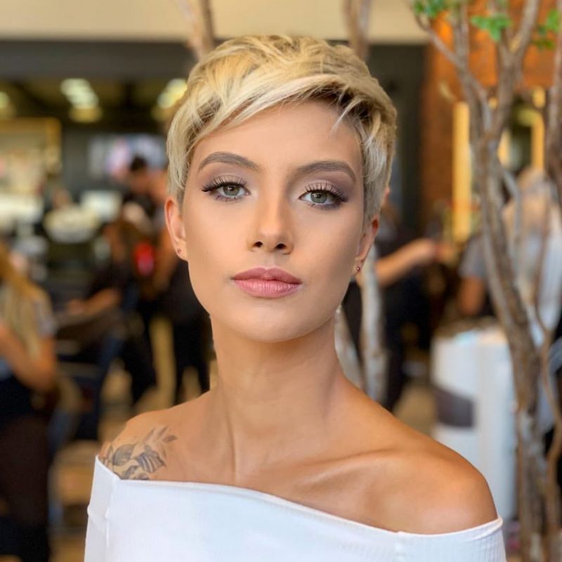 Coupes de cheveux courtes originales pour femmes 2025-2026: photos, idées de coupes courtes